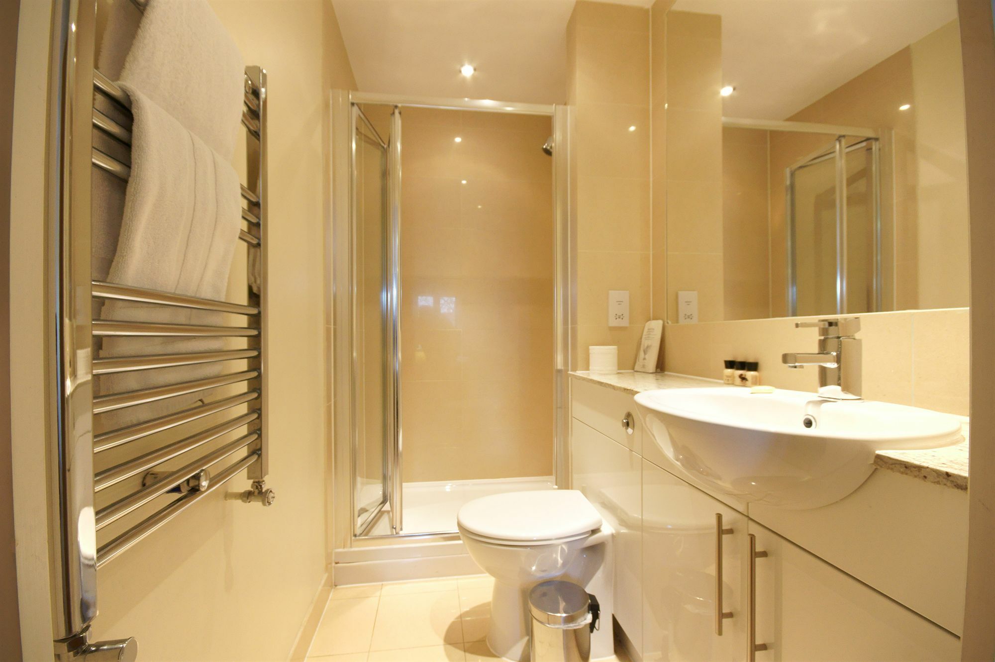 Lodge Drive Serviced Apartments Enfield Eksteriør billede